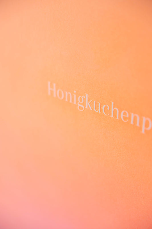 Honigkuchenpferd 1>1000 70x100cm in Echtholz gerahmt